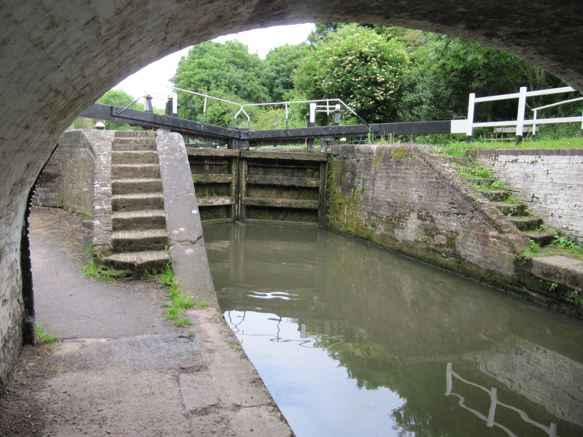 Grand Union Canal lock at Coy Carp